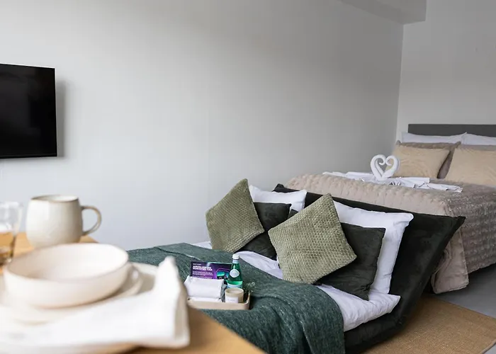 Riverside Hygge By Booklapland * רובניימי