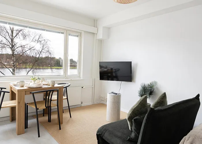 Riverside Hygge By Booklapland * רובניימי